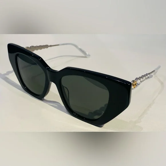 New Women’s Gucci Sunglasses - Picture 4 of 13